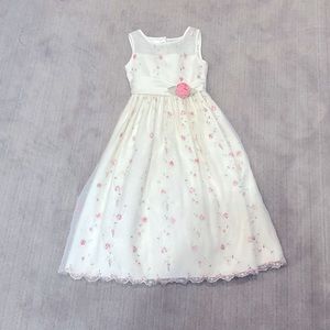 Beautiful flower girl dress
